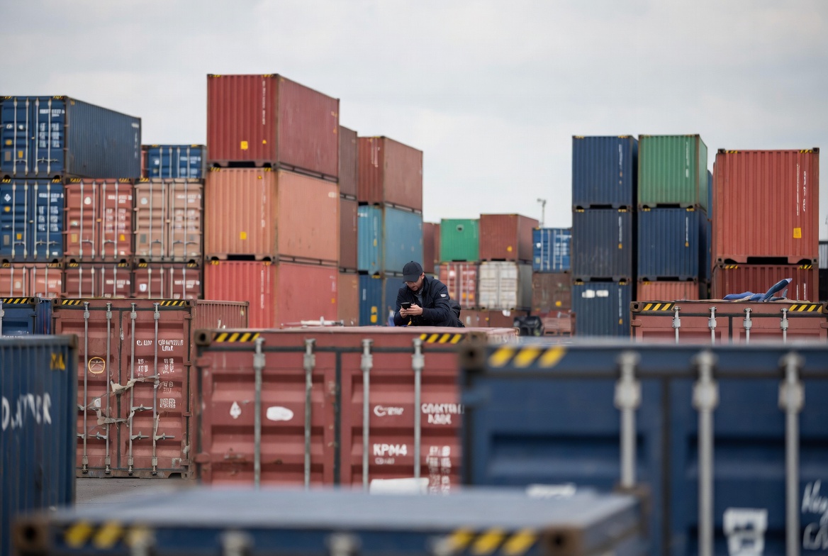 Strategic Theft" attempt or a major route delay, the shipment’s own AI agent detects the anomaly